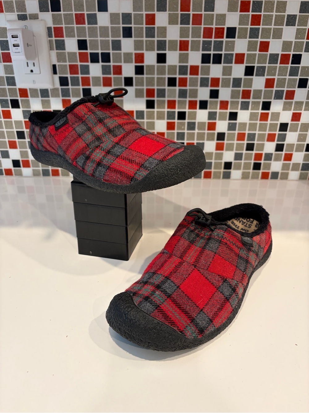 Keen Women's Howser III Slide - Frontier Flannel Red - Size 10 (40.5 EU) - NWOB!
